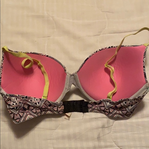 Pink bra - Picture 2 of 3
